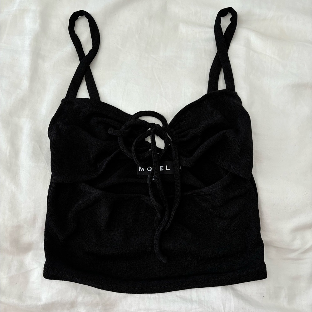 Motel rocks black top